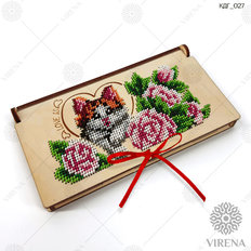 фото: Коробка подарочная для денег с украшением в виде вышивки бисером или нитками