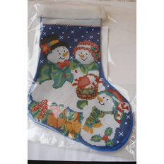 фото: новогодний сапожок для вышивки бисером Семья снеговиков