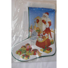 фото: новогодний сапожок для вышивки бисером Дед Мороз с маленькой снегурочкой